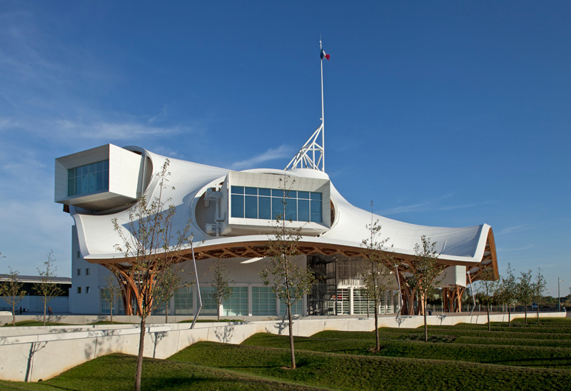Das Museum 'Centre Pompidou' (Shigeru Ban, Jean de Gastines + Philip Gumuchdjian, 2010) in Metz, F